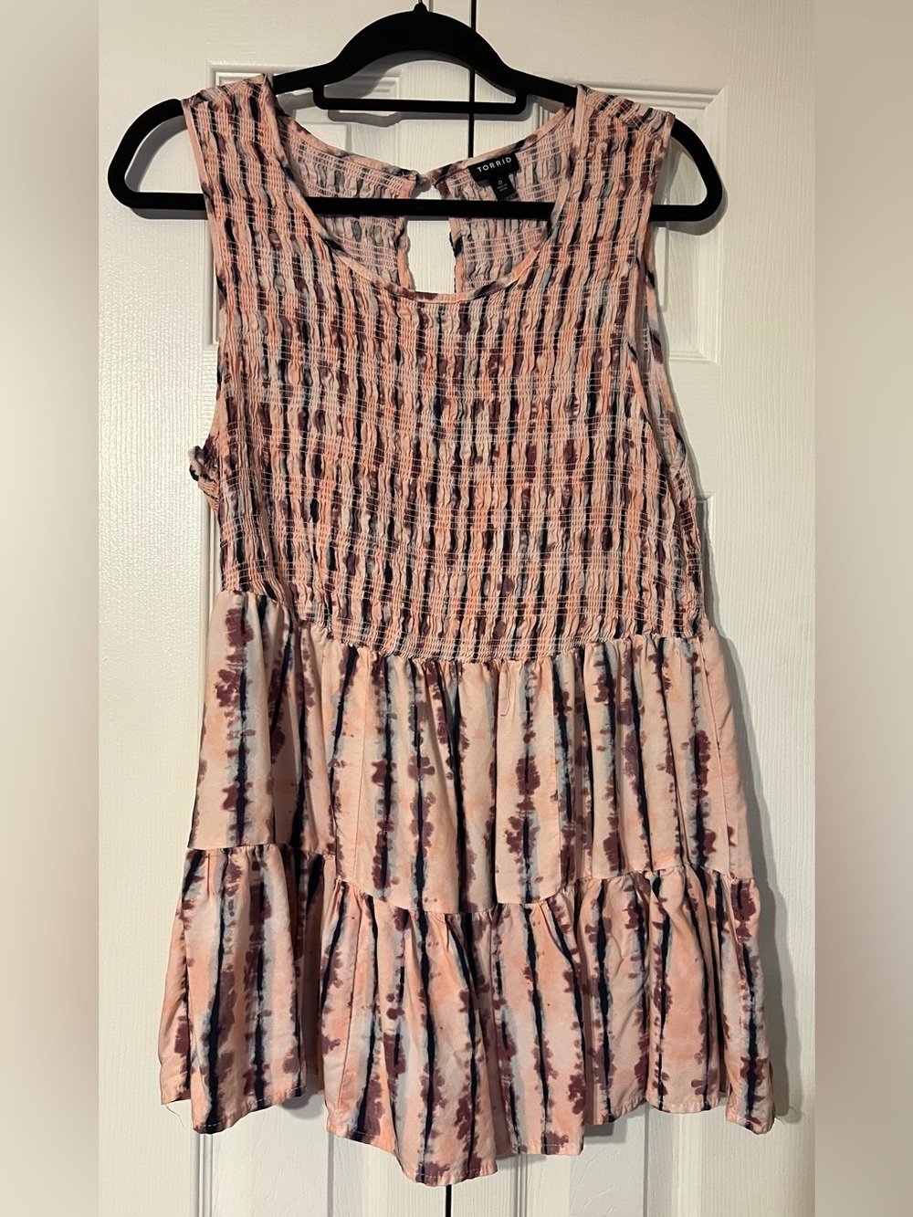 Torrid Sleeveless tiered tank top with stretchy bodice.  Size 0